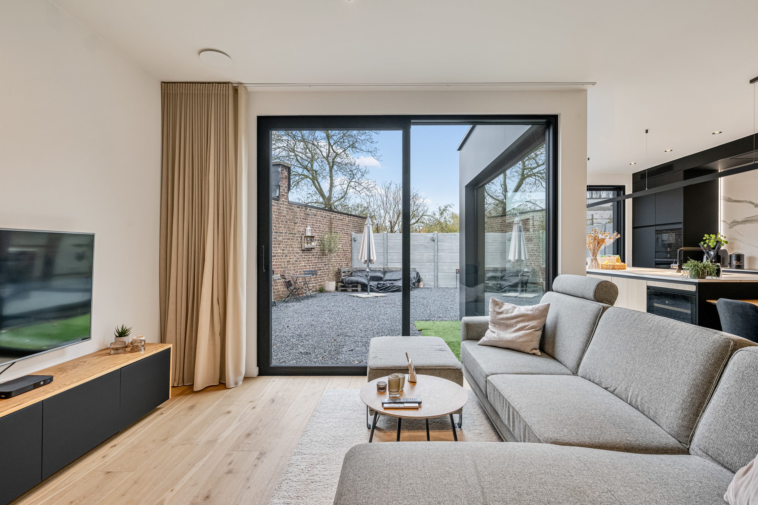 Aluminium raam geplaatst door Ve.Ra+